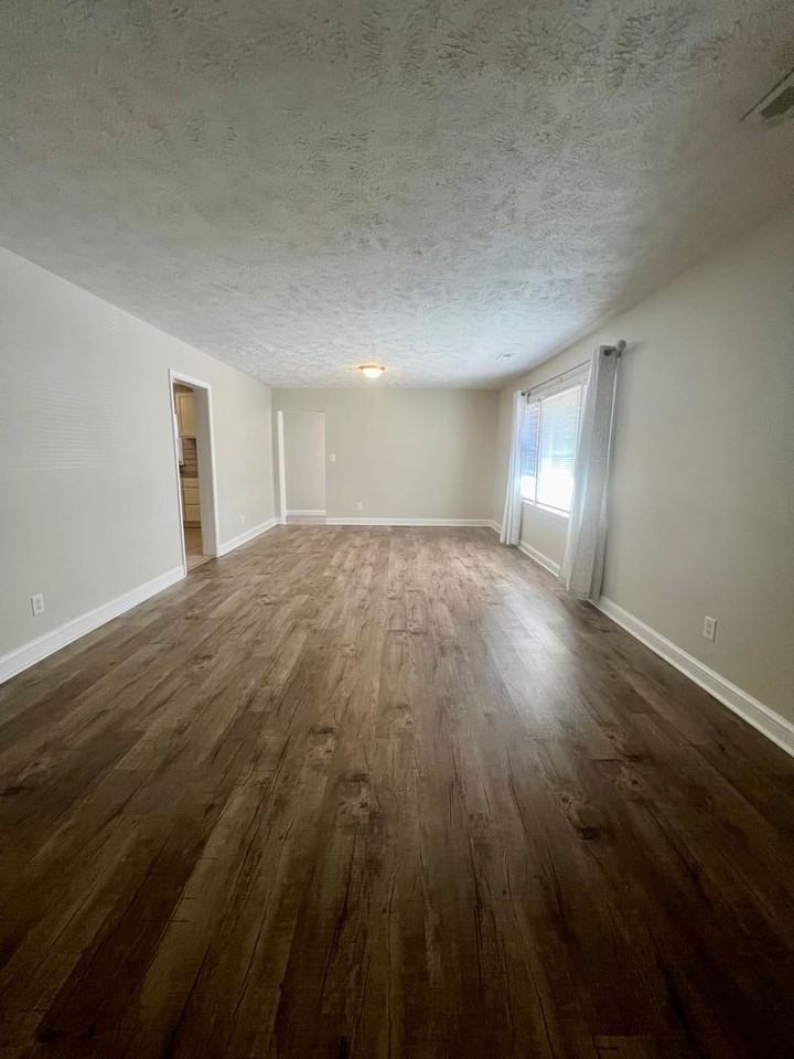 905 - Photo 3 of 14