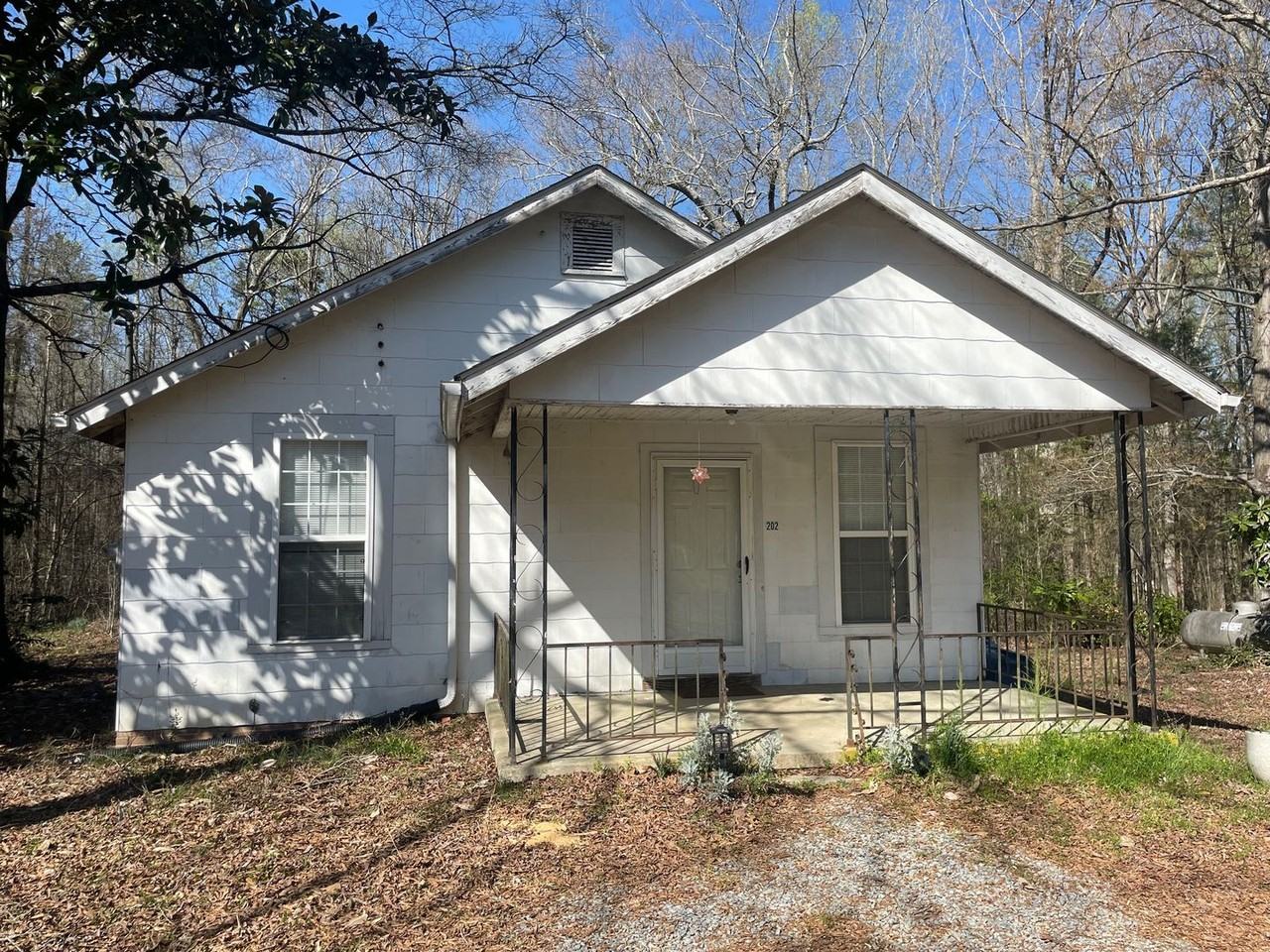 202 E College St - Photo 2 of 17