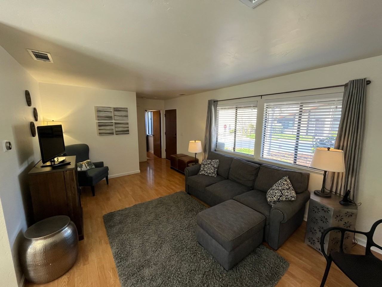 1003 Meadow Way - Photo 4 of 16