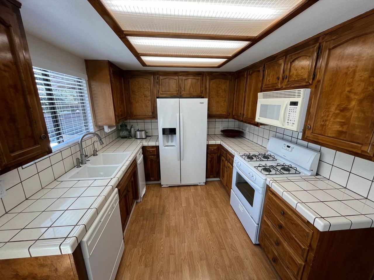 1003 Meadow Way - Photo 7 of 16