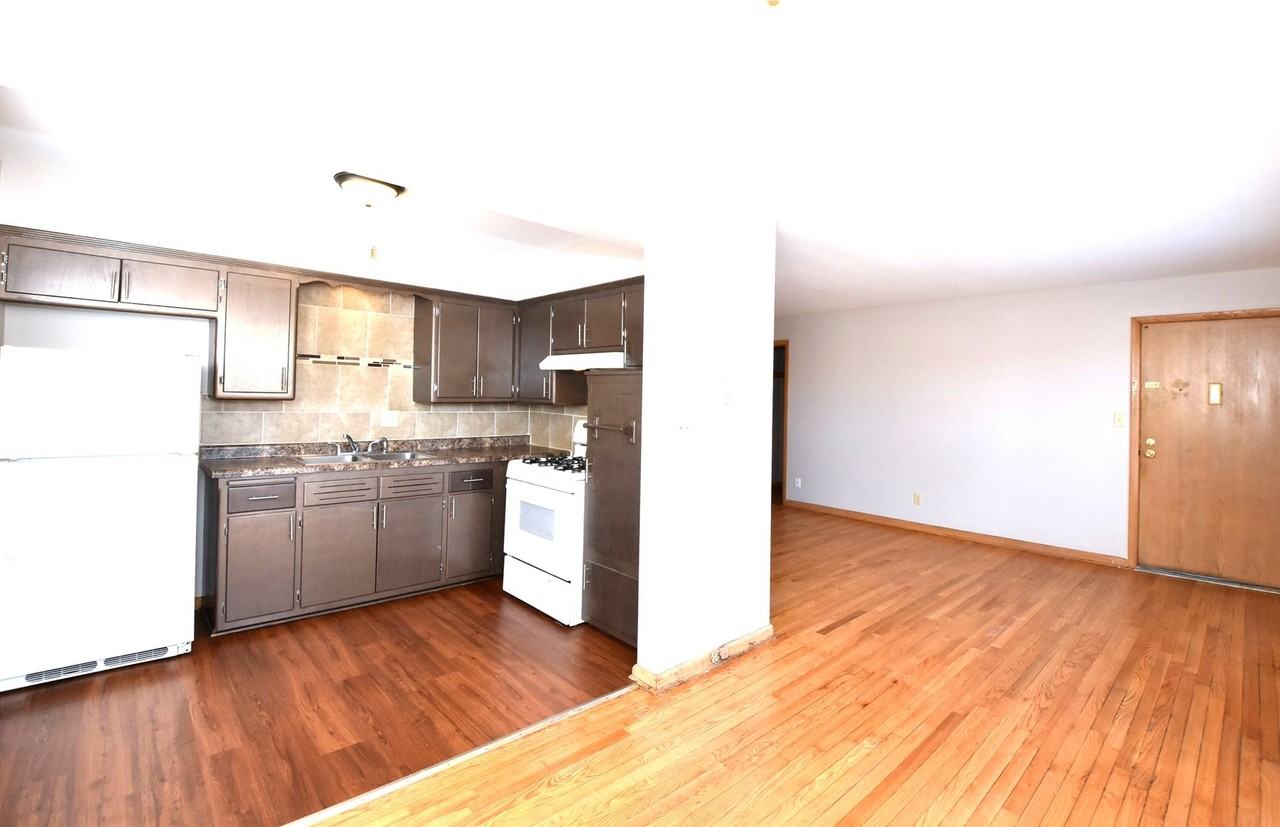 7935 W Congress St - Photo 3 of 12