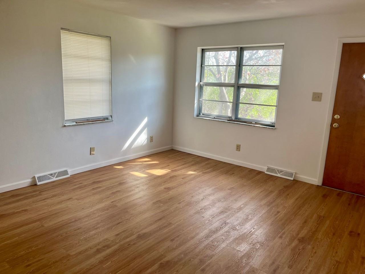 1323 Virginia Ave - Photo 2 of 11