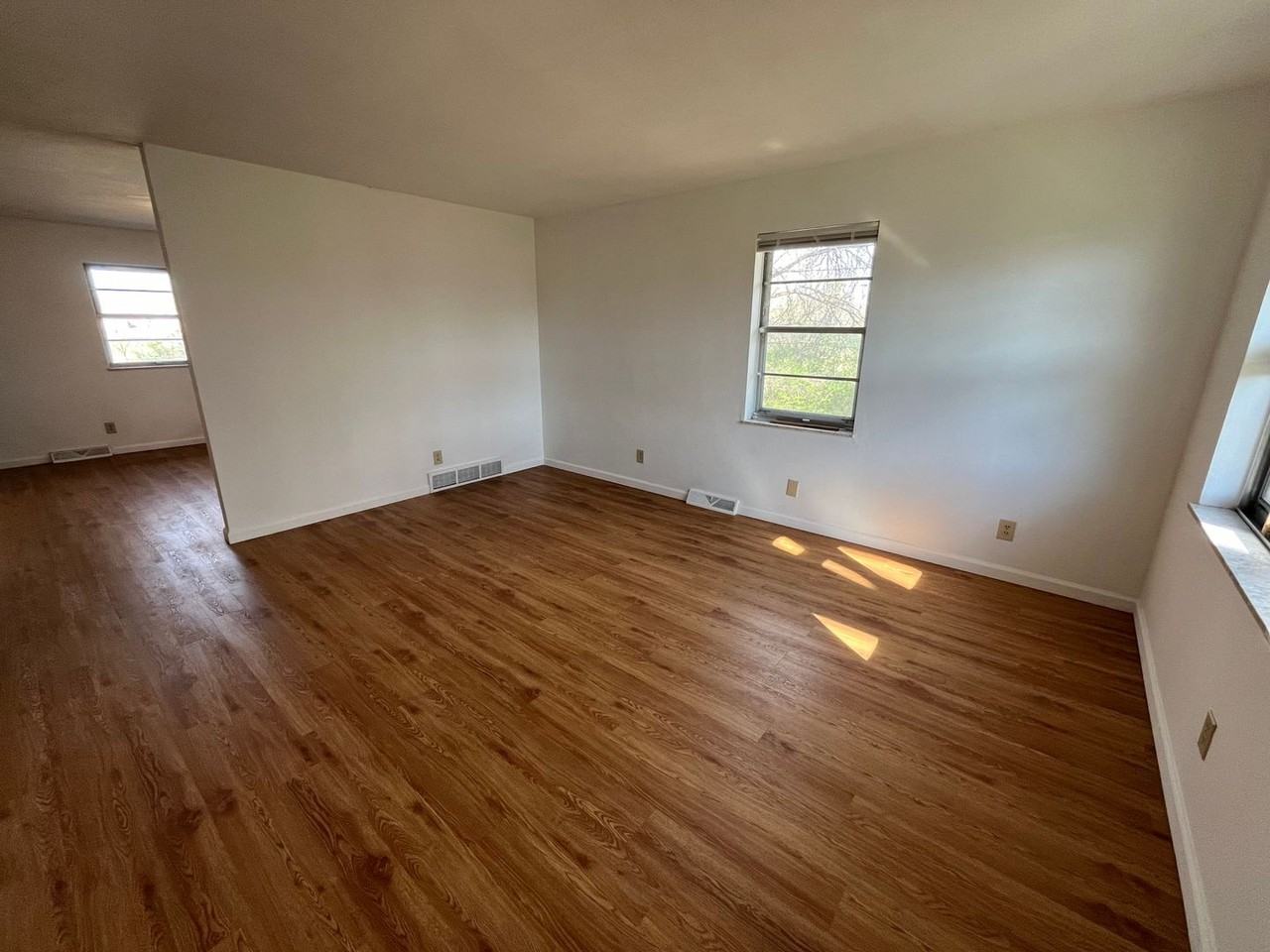 1323 Virginia Ave - Photo 3 of 11