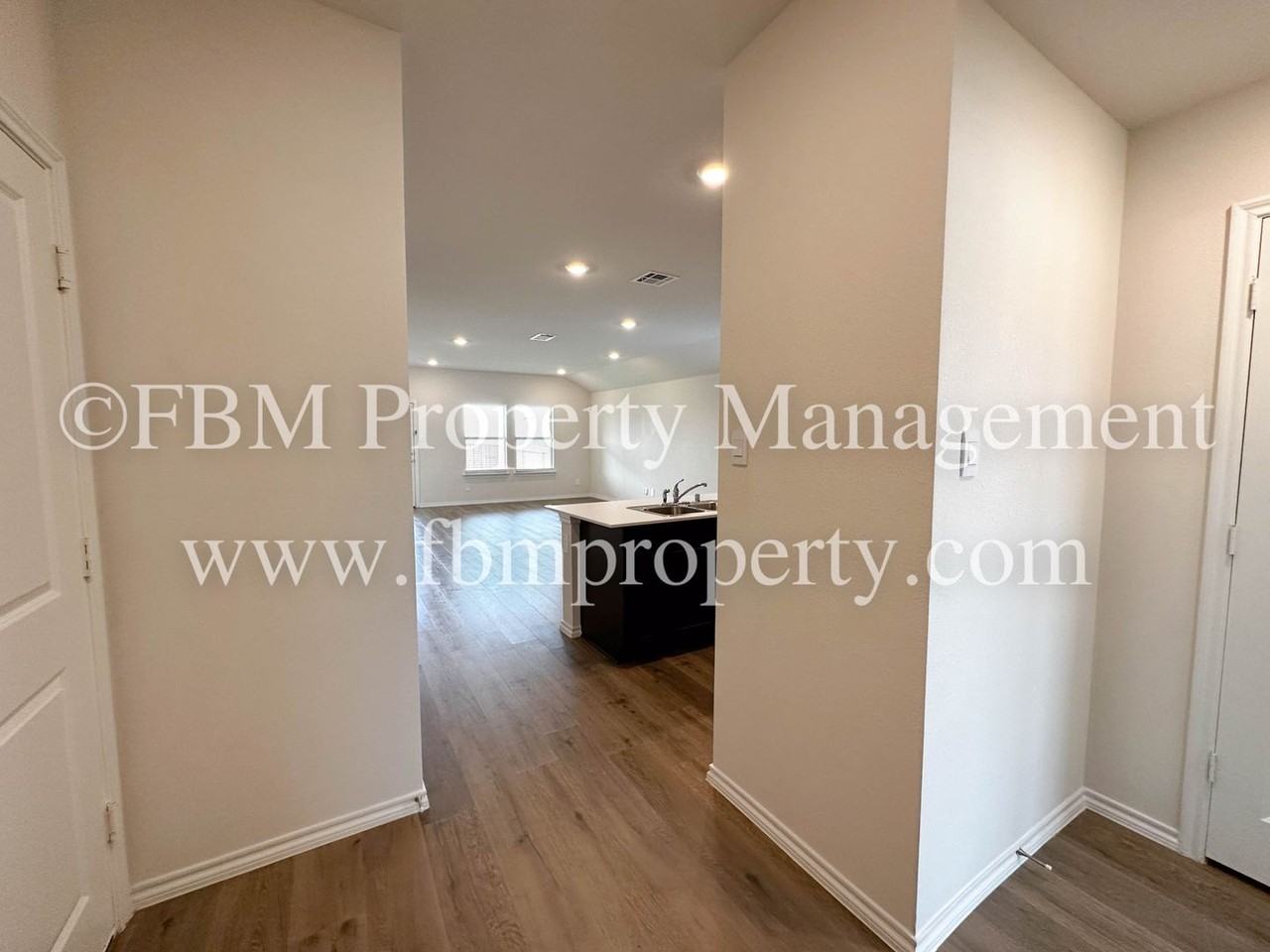 864 Keystone Ct - Photo 4 of 25