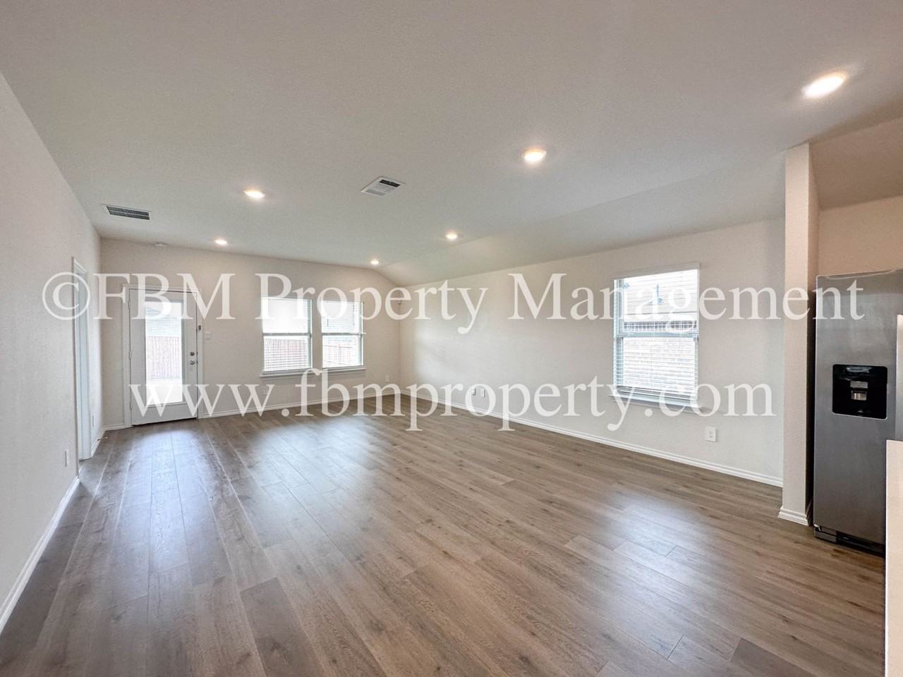 864 Keystone Ct - Photo 5 of 25