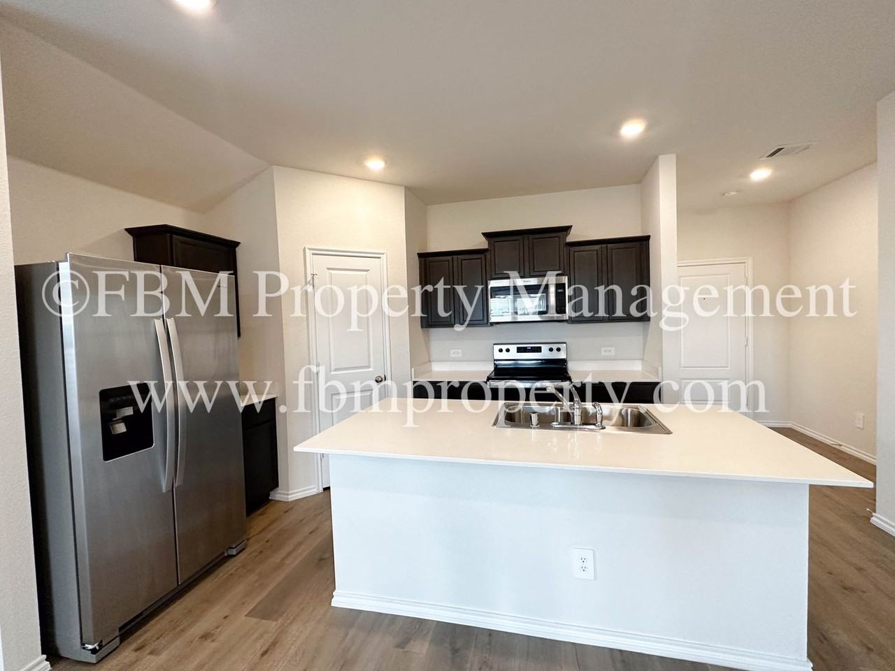 864 Keystone Ct - Photo 7 of 25