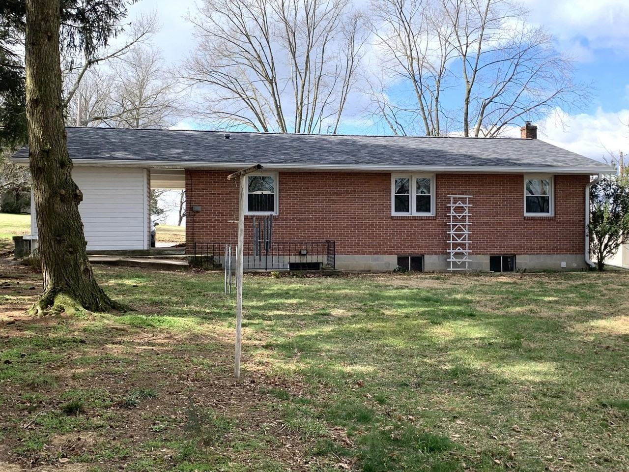 1670 Frank Rd - Photo 4 of 36