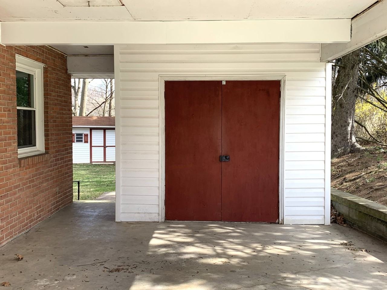 1670 Frank Rd - Photo 6 of 36