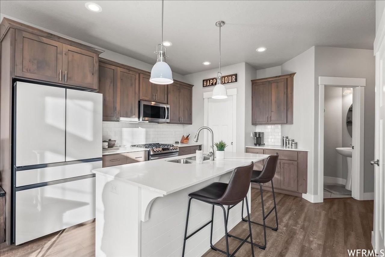 52 S Mccall Ln - Photo 2 of 34