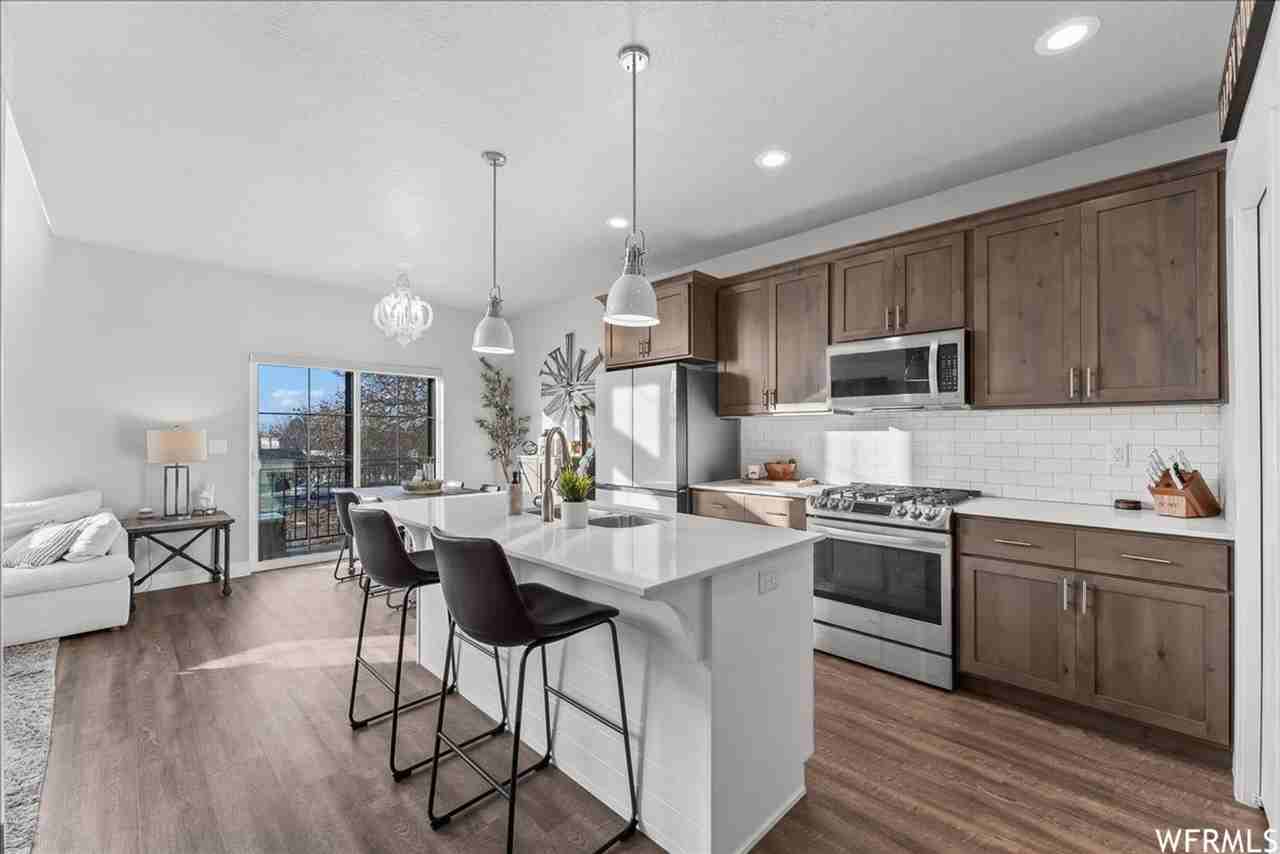 52 S Mccall Ln - Photo 3 of 34