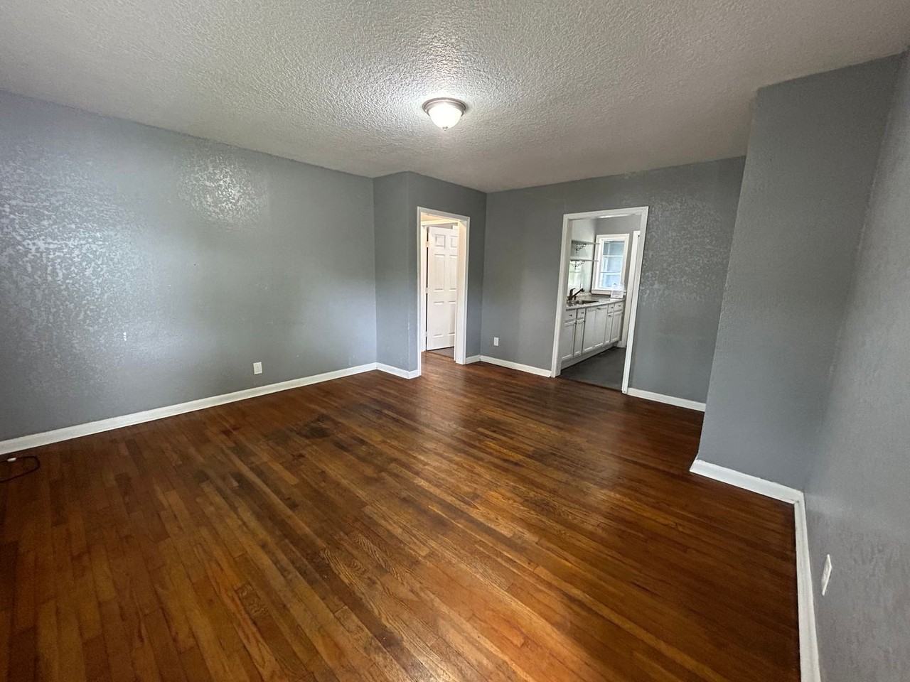 1112 Fenfield Ave - Photo 3 of 13