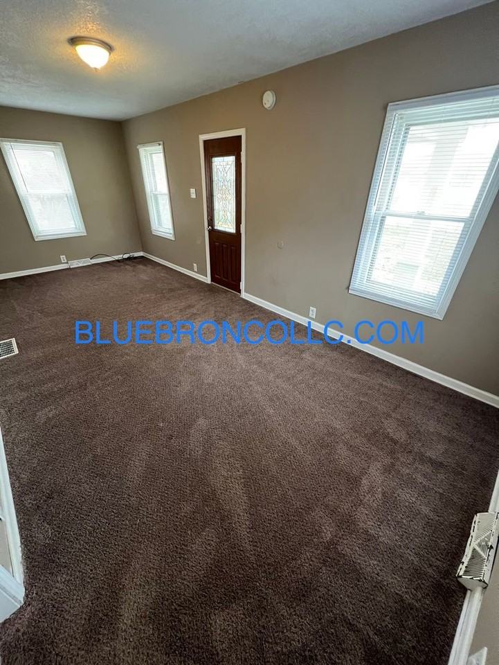 2544 S Overton Ave - Photo 3 of 14
