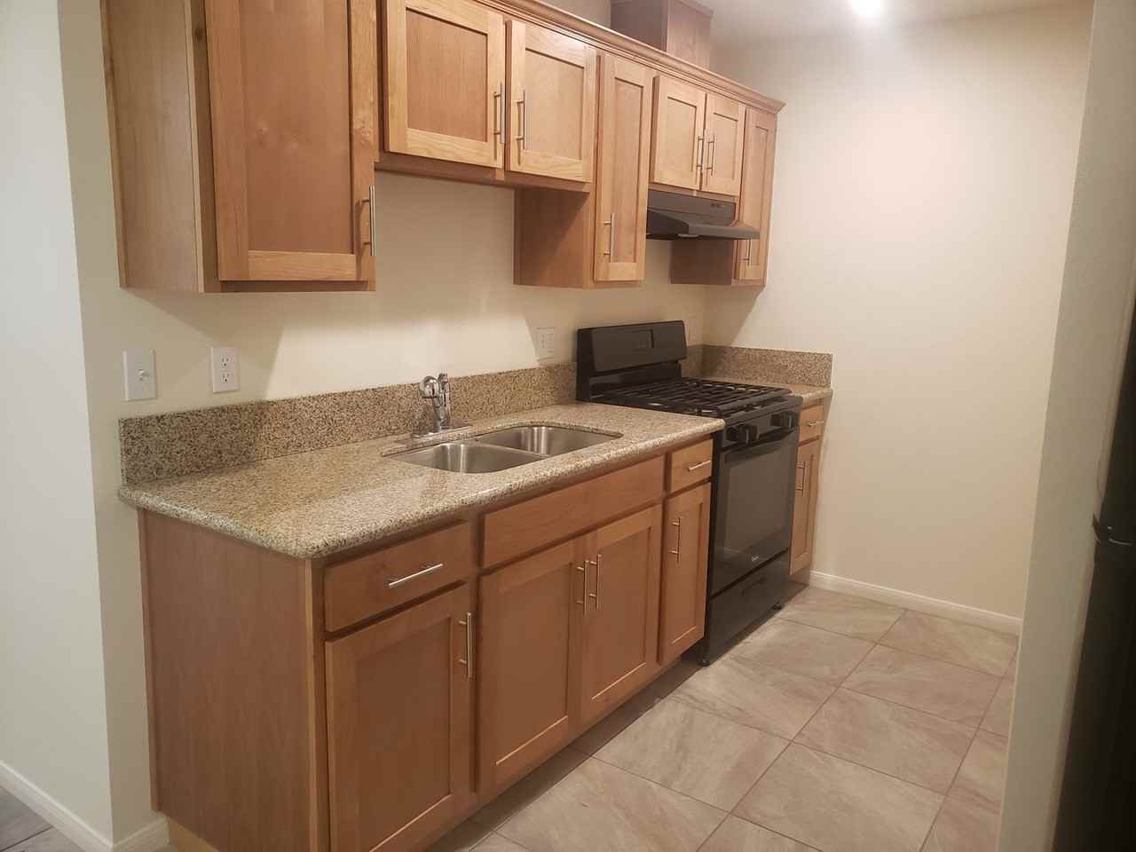 495 W. Commercial Ave. - Photo 2 of 9