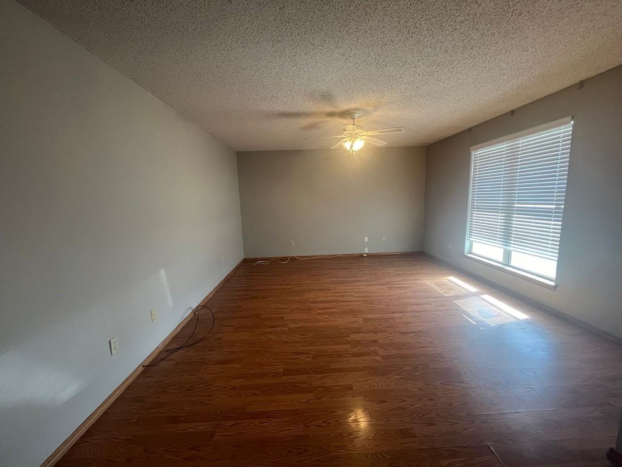 1001 E Scott St - Photo 2 of 8