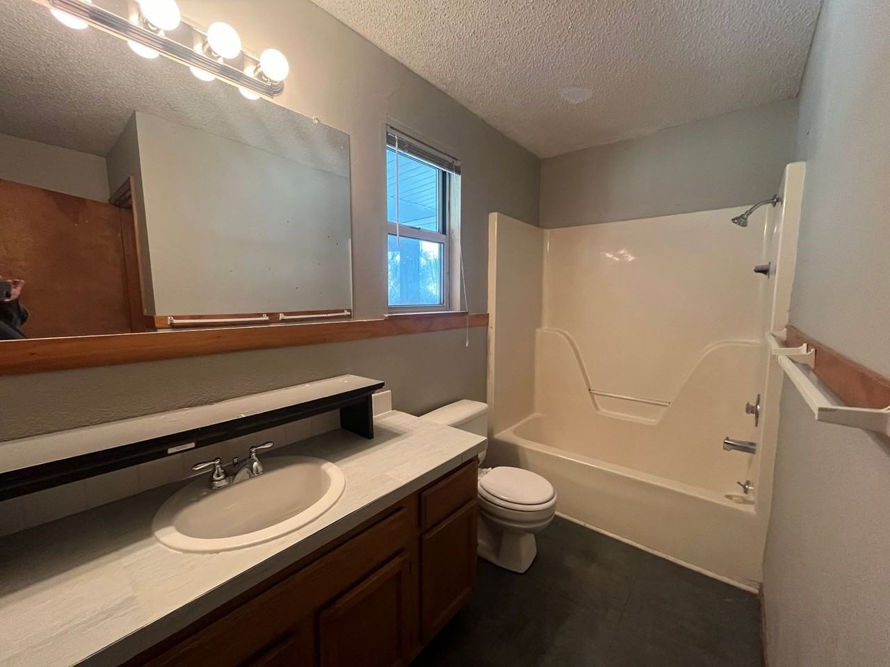 1001 E Scott St - Photo 5 of 8