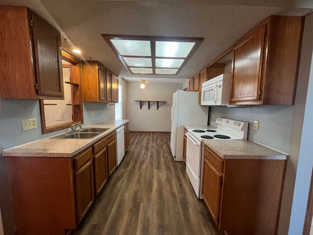 1001 E Scott St - Photo 6 of 8