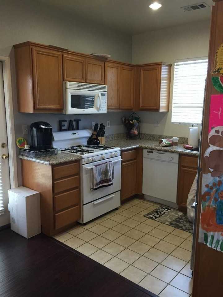1030 Clearview St - Photo 3 of 15