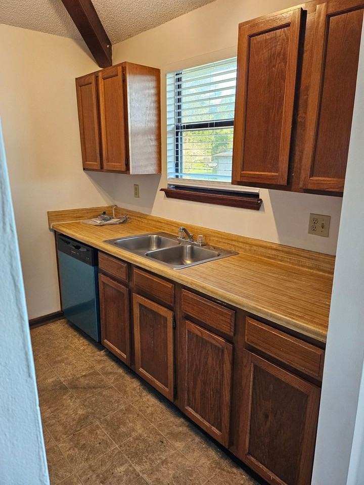 1338 Delaware Pl Apt D - Photo 2 of 10