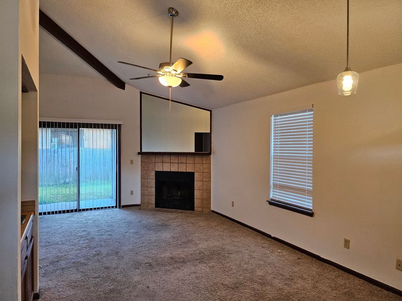 1338 Delaware Pl Apt D - Photo 3 of 10