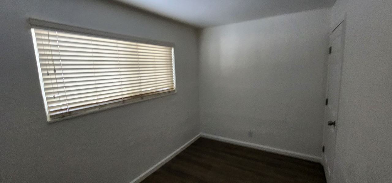 907 James Ave #A - Photo 3 of 8