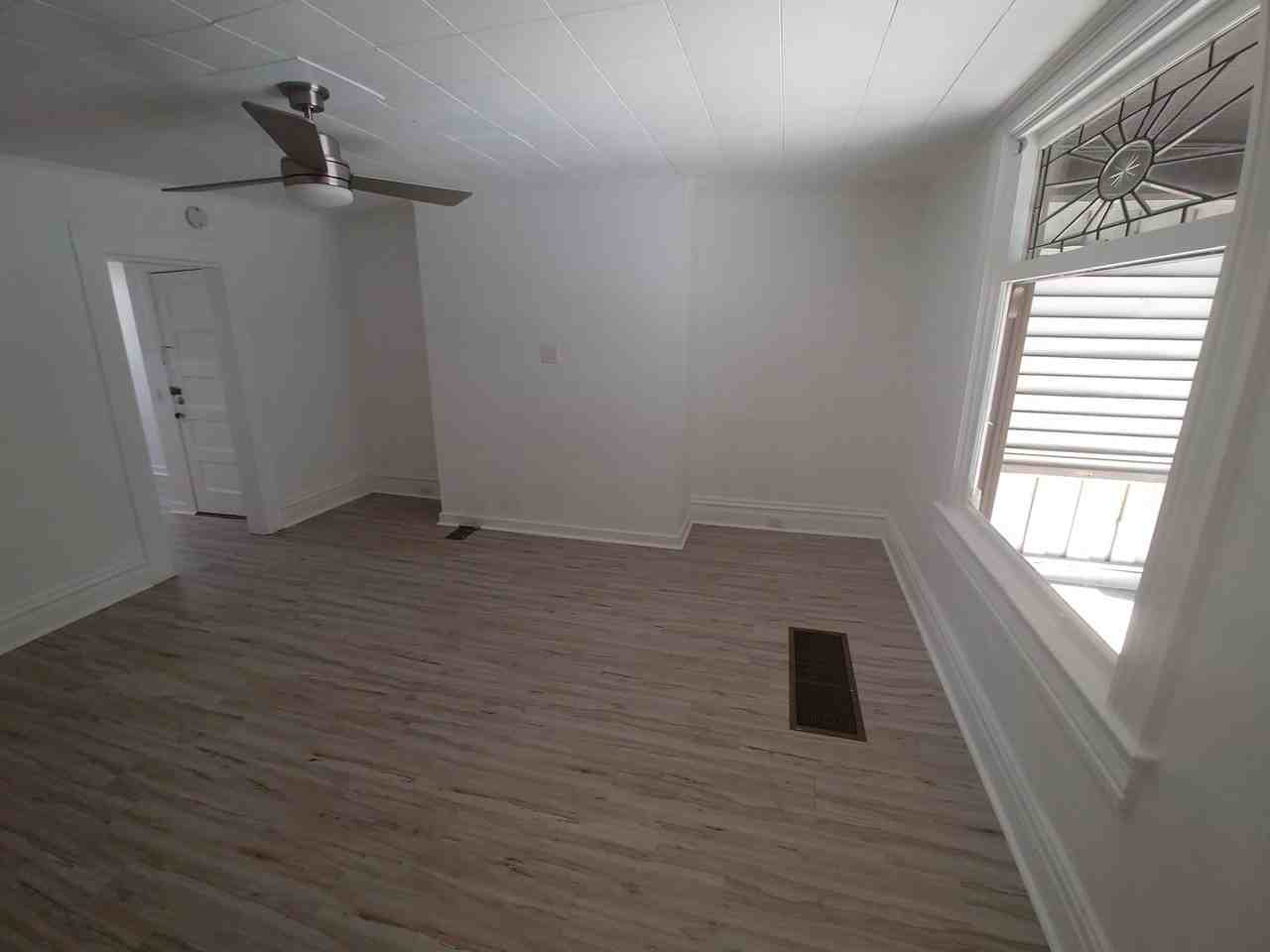222 Walter St - Photo 6 of 11
