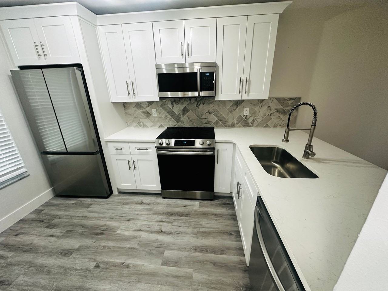 3005 Wainwright Ct - Photo 2 of 14