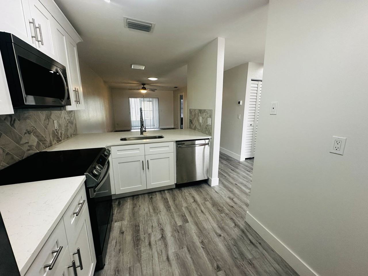 3005 Wainwright Ct - Photo 3 of 14