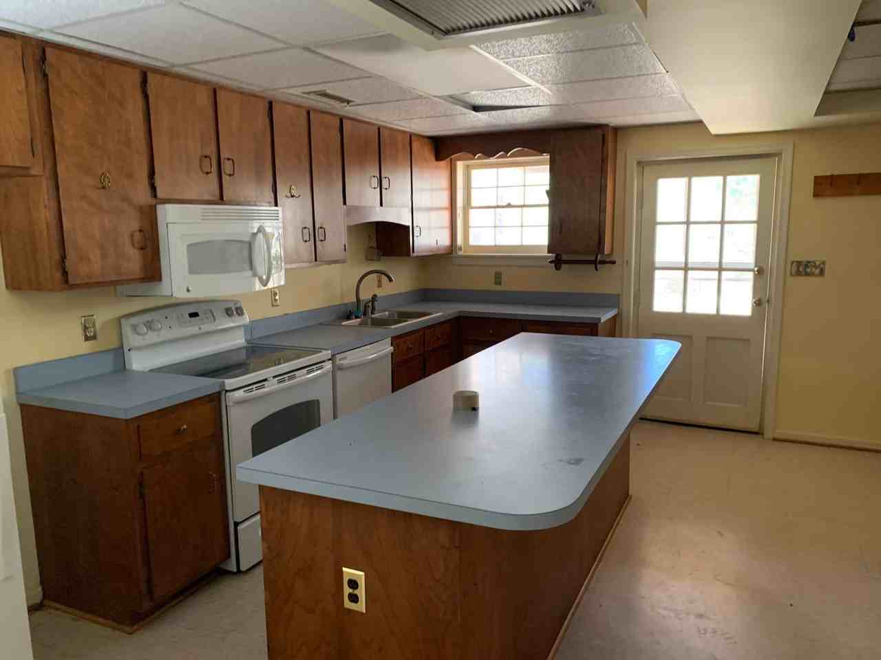 469 Ruckers Rd - Photo 2 of 19