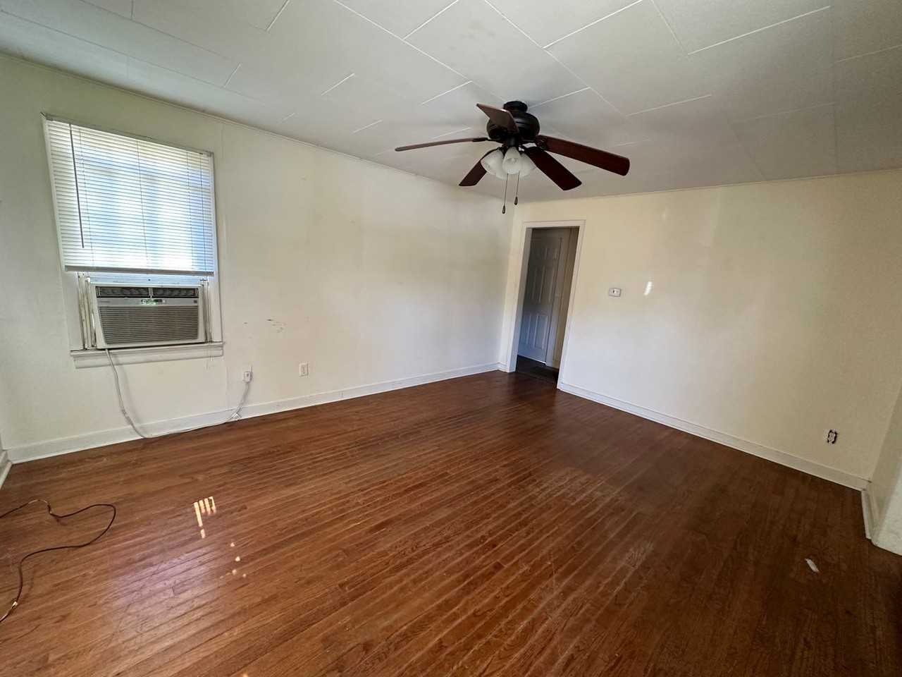 912 N 2nd St - Photo 3 of 11