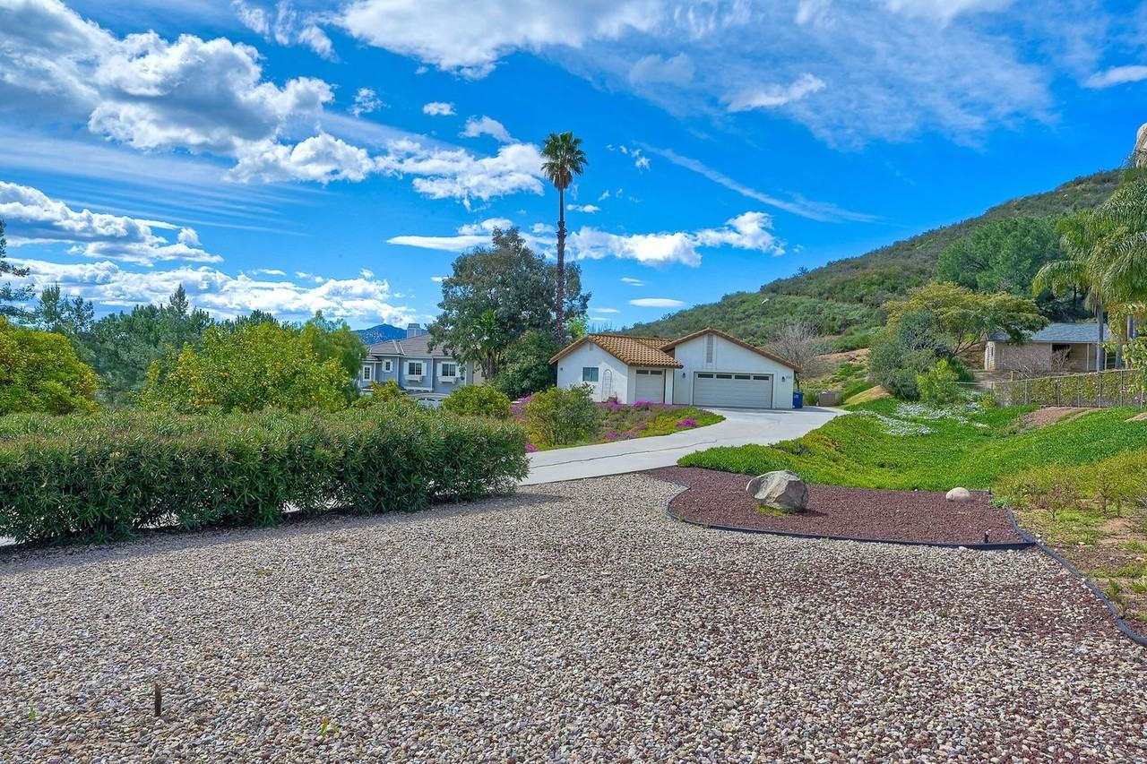 23807 Vista Ramona Rd - Photo 3 of 36