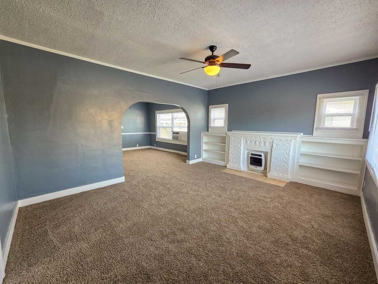 810 N Kickapoo Ave - Photo 2 of 43