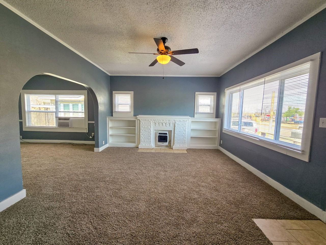 810 N Kickapoo Ave - Photo 4 of 43