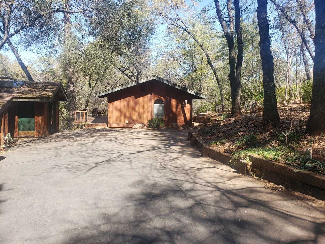 855 Arrowhead Ln - Photo 2 of 29