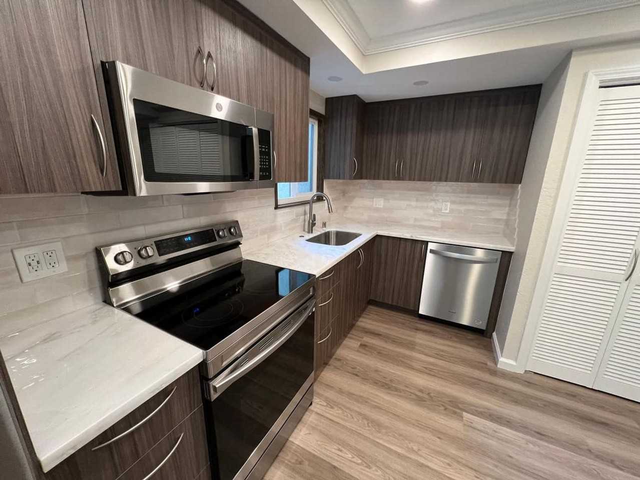 6241 Holly Spring Ct - Photo 3 of 12