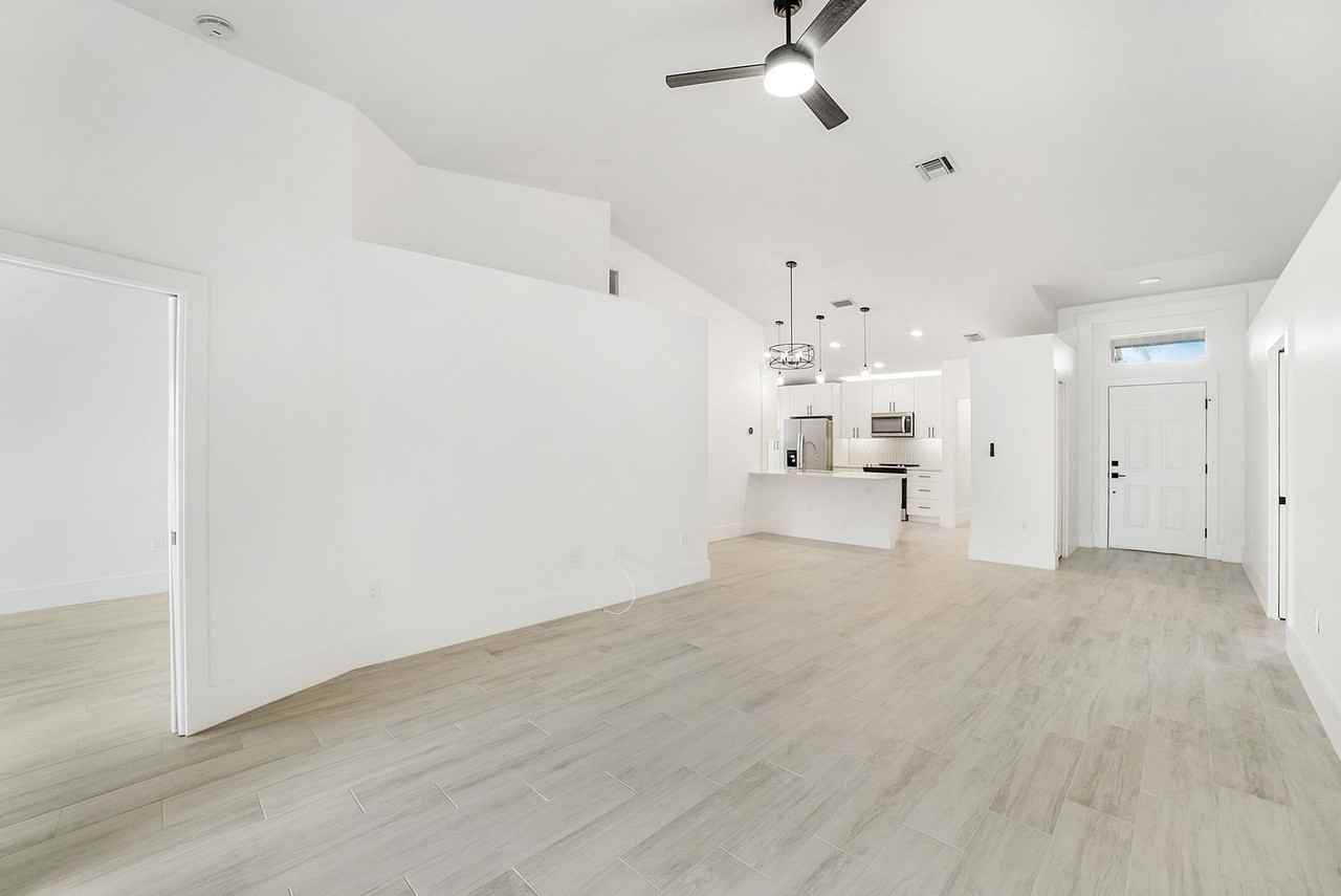 25187 Golf Lake Cir - Photo 6 of 31