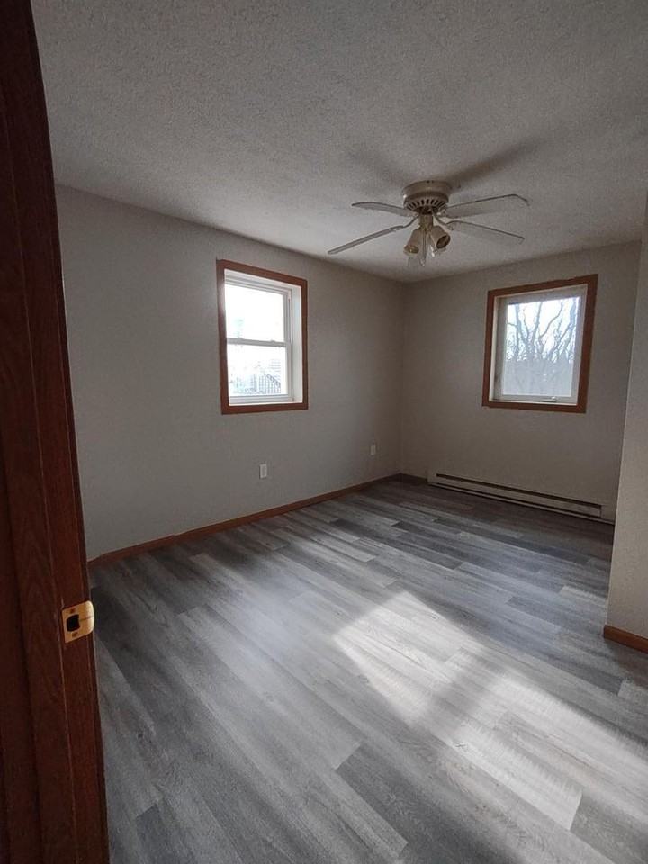 133 E Mechanic St - Photo 4 of 7