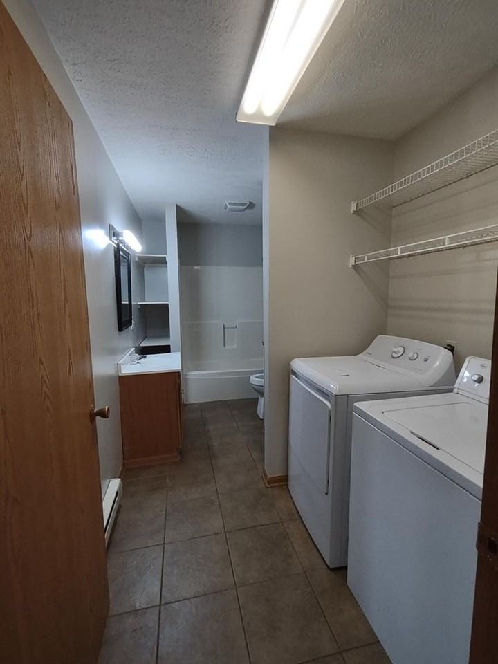 133 E Mechanic St - Photo 6 of 7