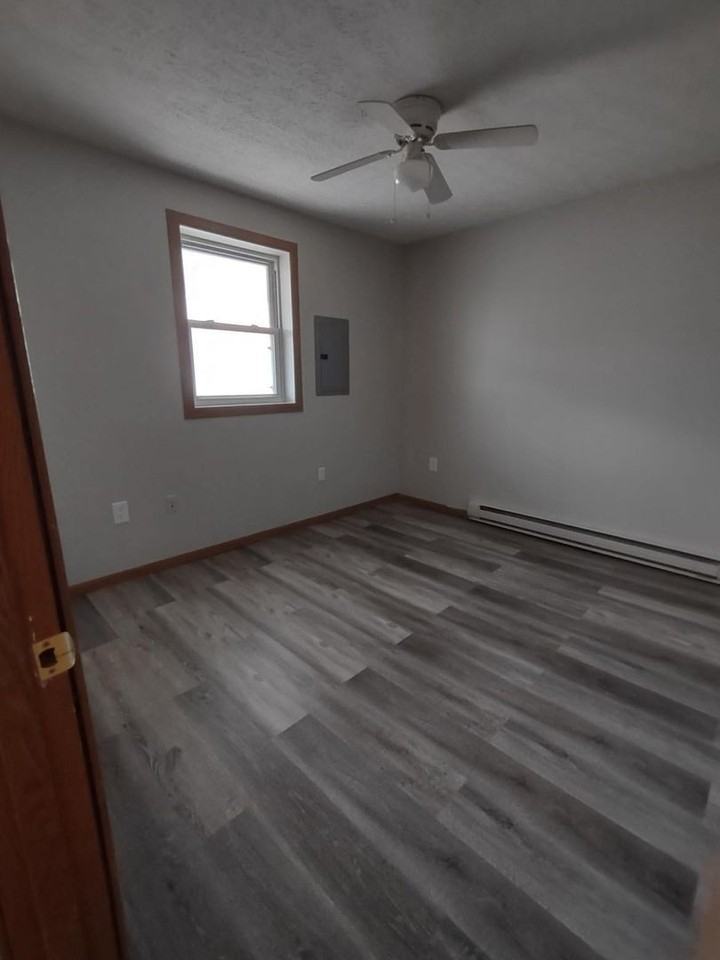 133 E Mechanic St - Photo 7 of 7