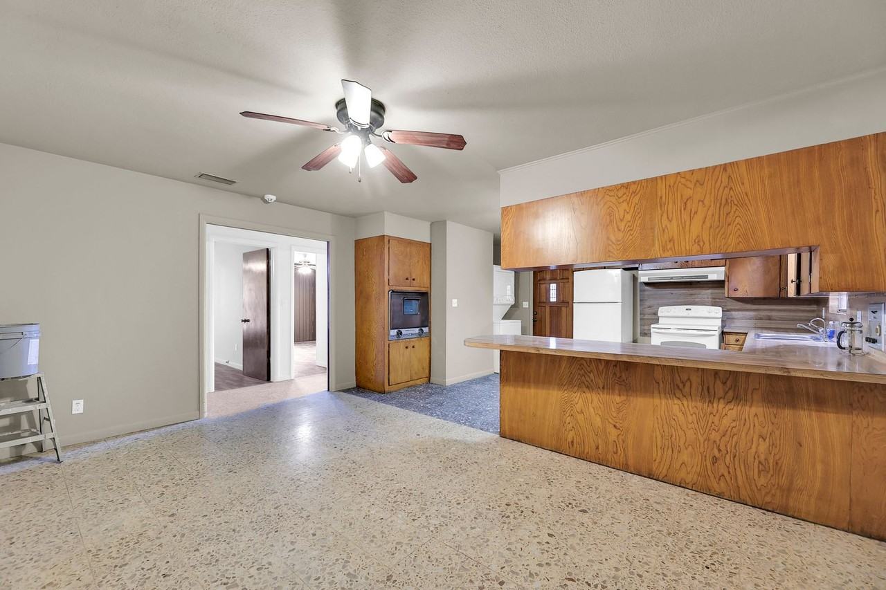 810 S 16th 1/2 St #B - Photo 6 of 23