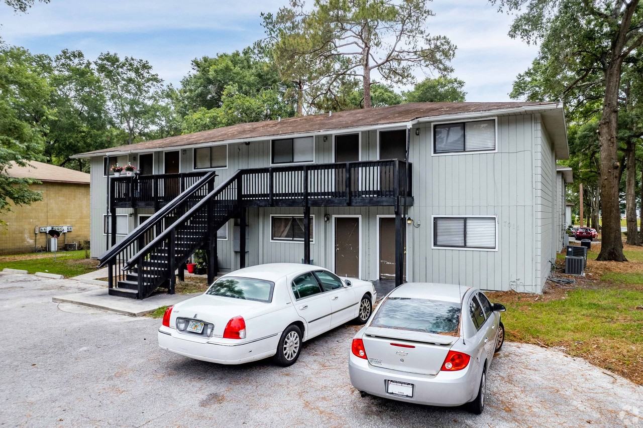 7011 SW 6th Place - Photo 2 of 2