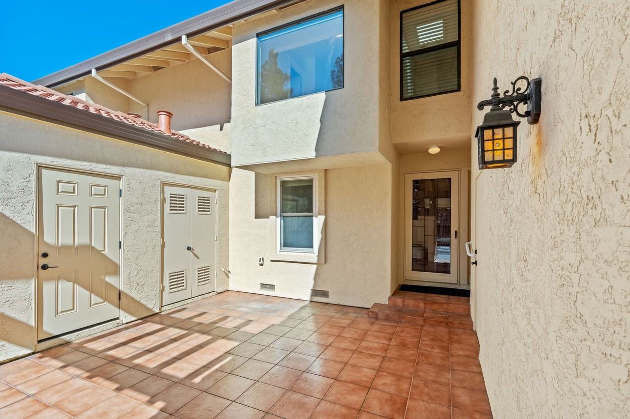 19 Fountain Grove Cir - Photo 2 of 41