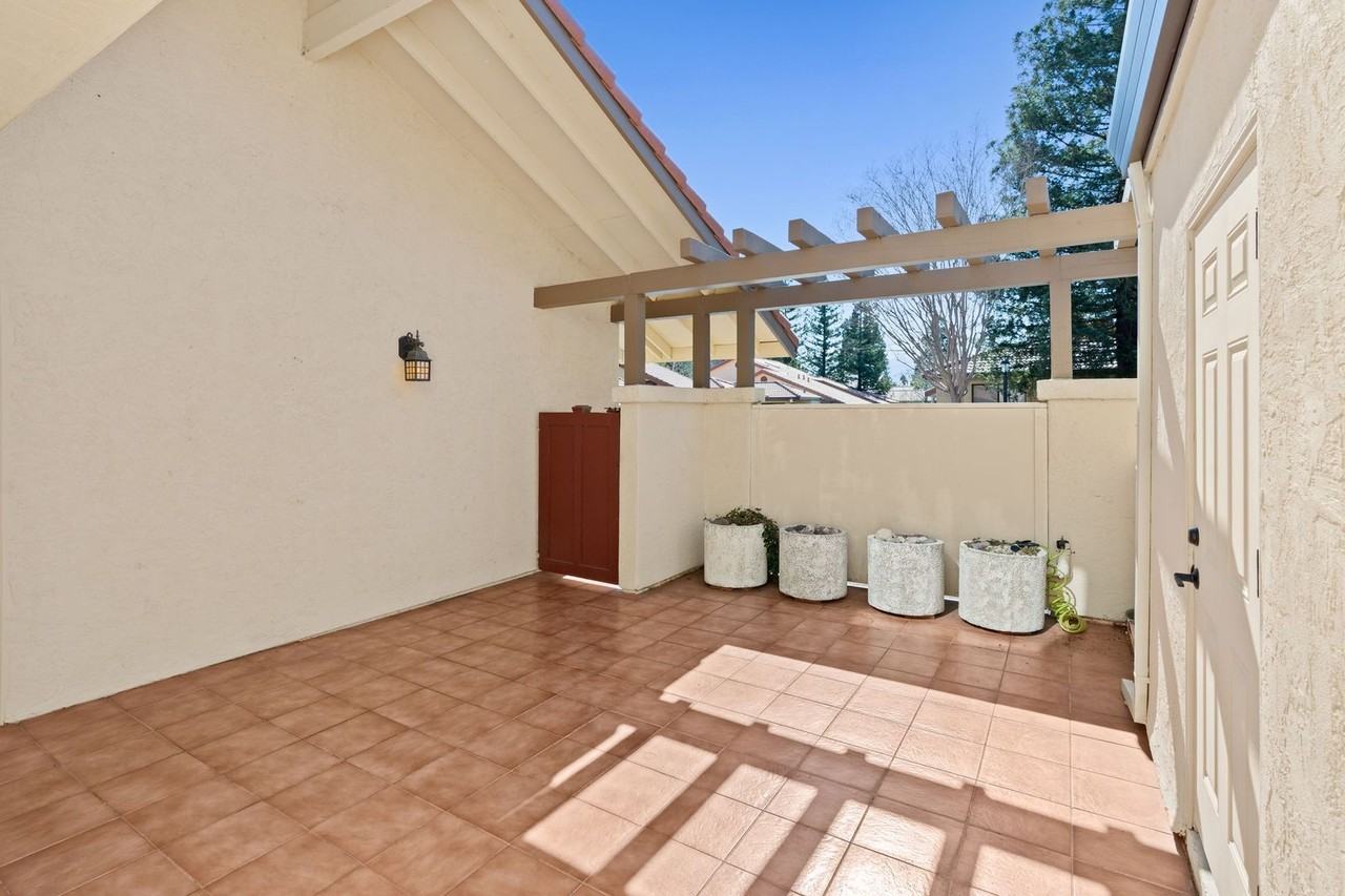 19 Fountain Grove Cir - Photo 3 of 41