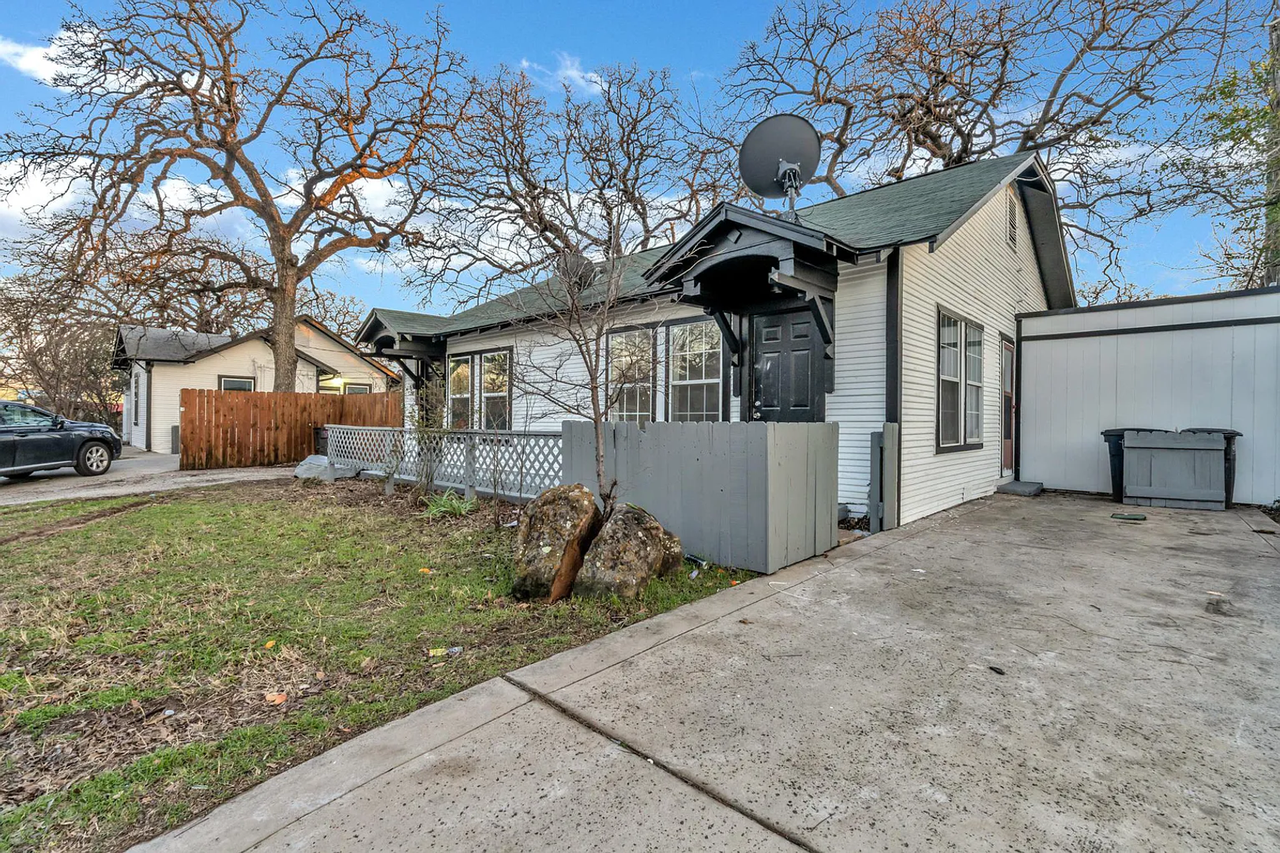 2530 Honeysuckle Ave - Photo 2 of 27