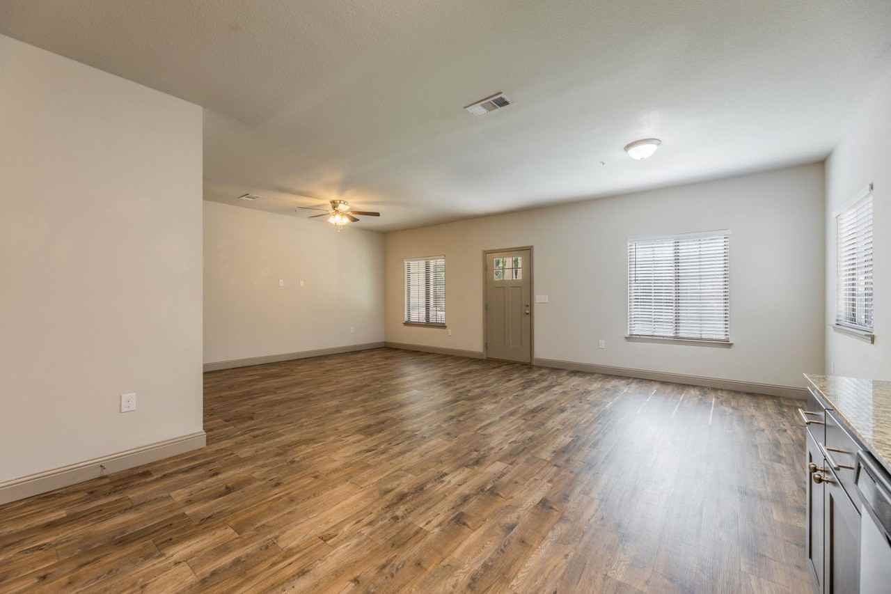 511 Eureka St - Photo 2 of 15