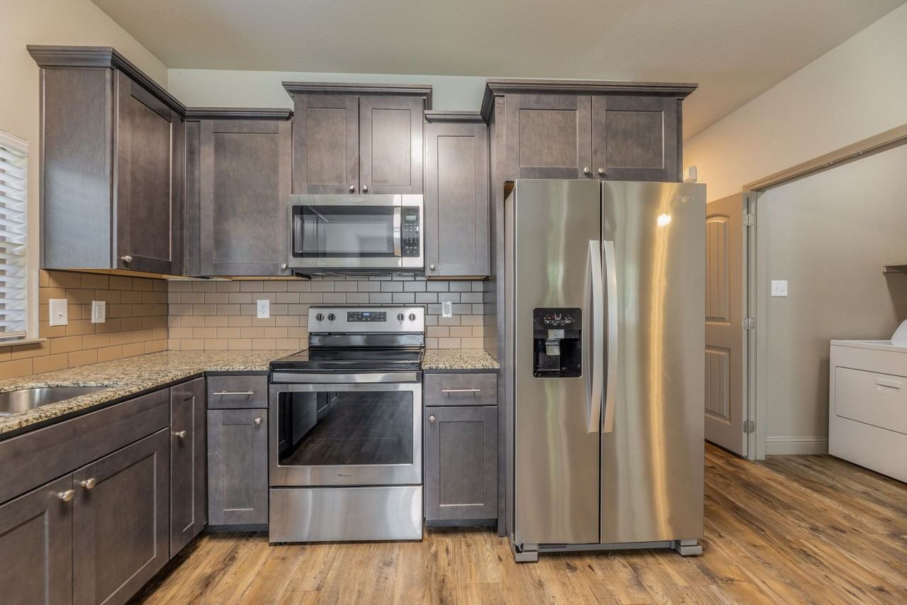 511 Eureka St - Photo 3 of 15