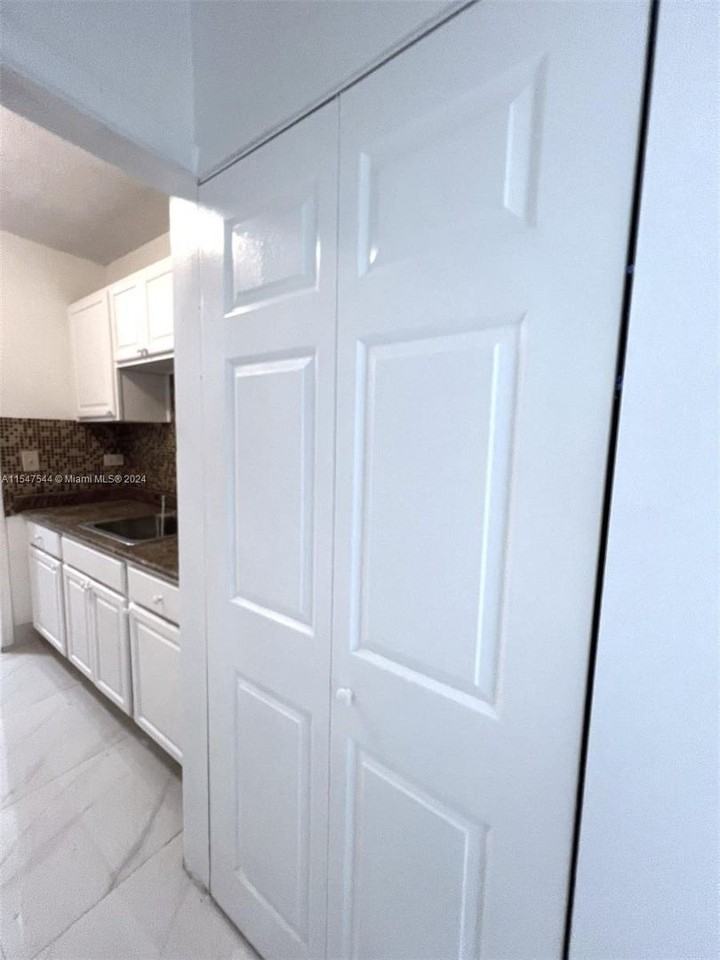 5978 Sw 62nd St - Photo 2 of 22