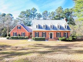 featured image of 809 Houndslake Dr