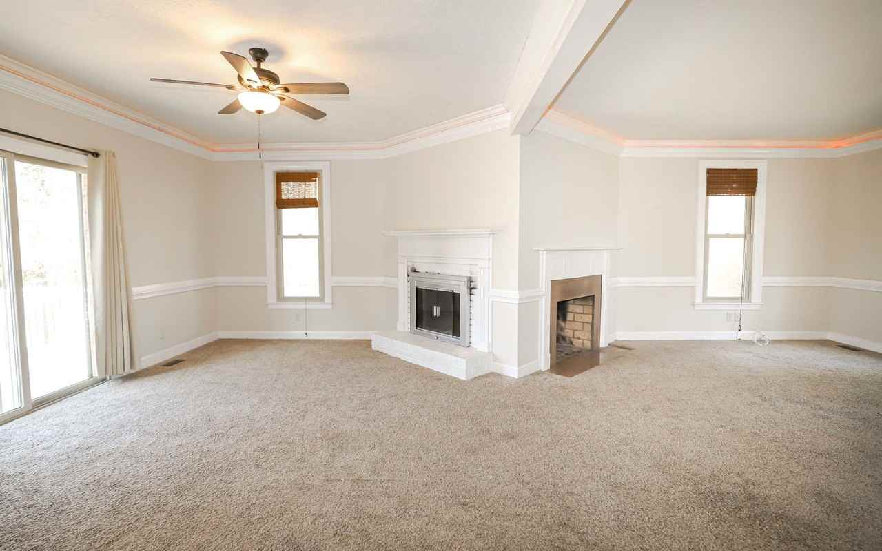 809 Houndslake Dr - Photo 2 of 50