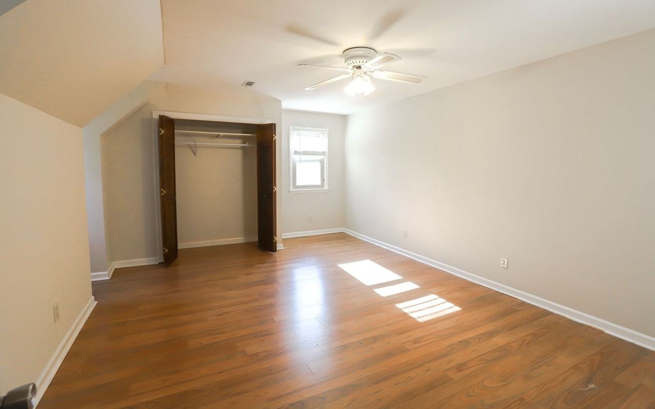809 Houndslake Dr - Photo 3 of 50