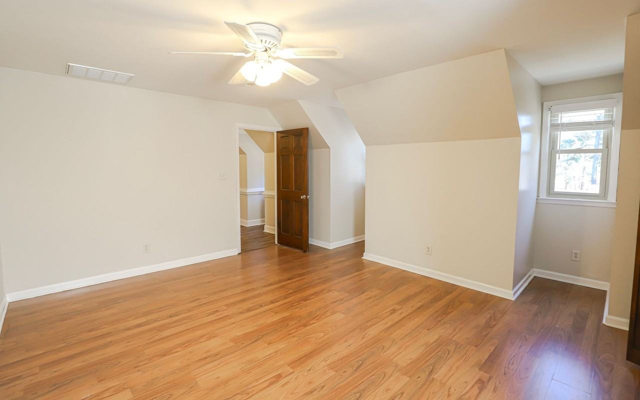 809 Houndslake Dr - Photo 4 of 50